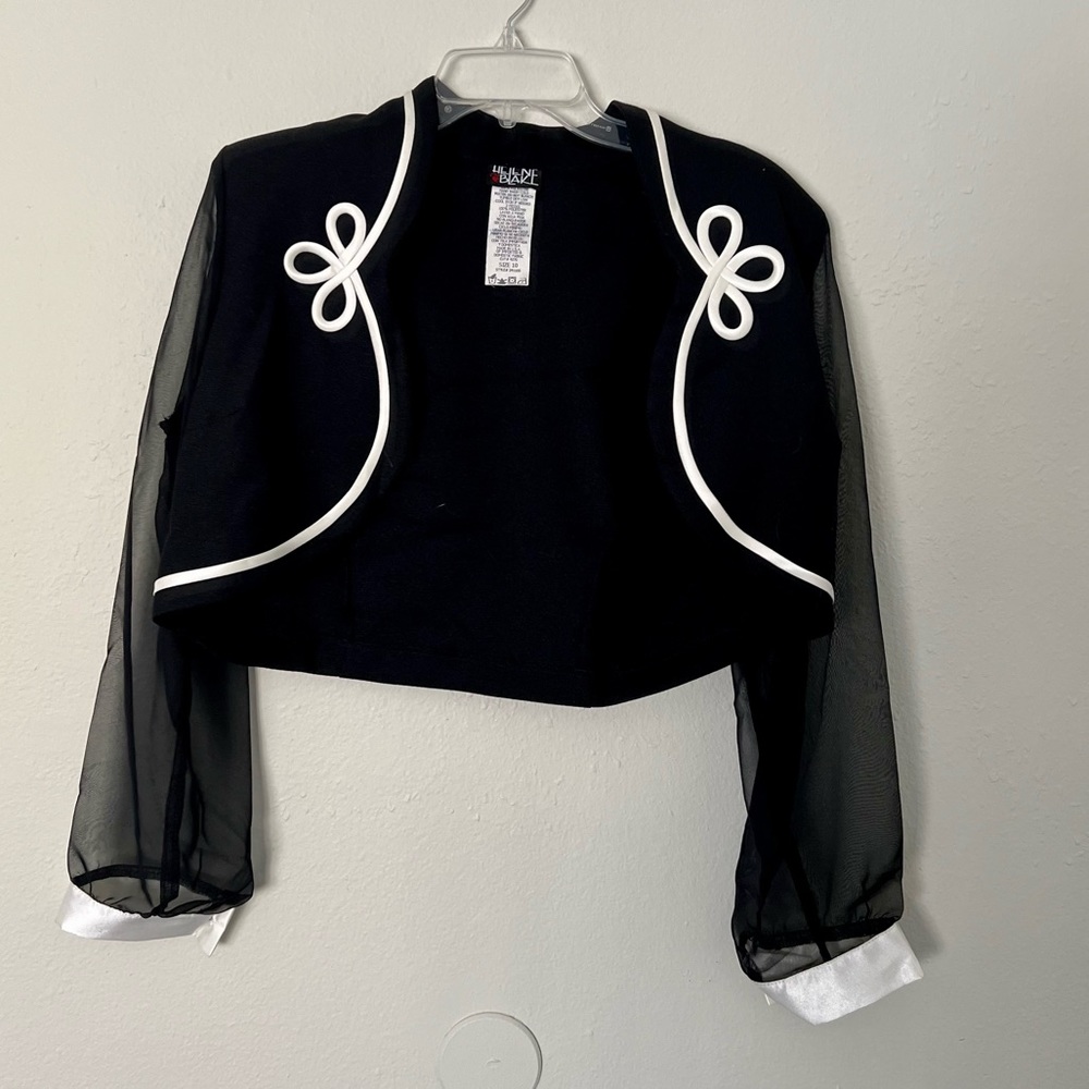 black & white size 6 crop top